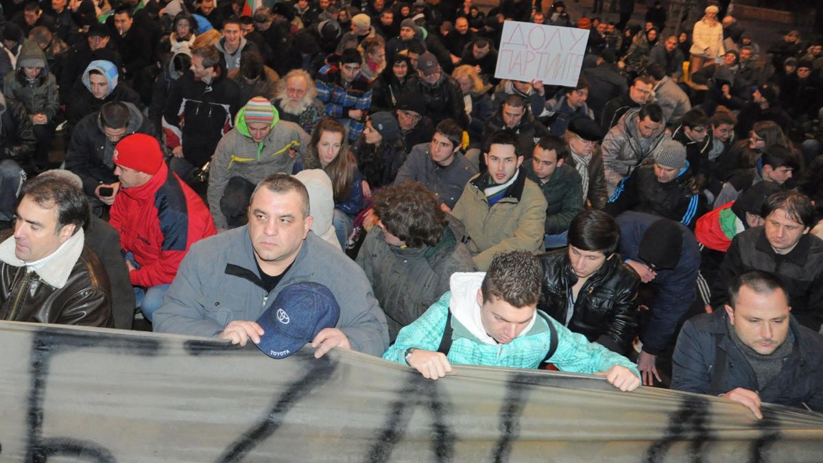 БЛИЦ TV: Протестиращите пред парламента и на Орлов мост