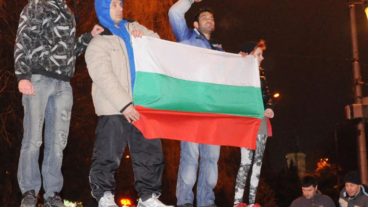 Столичният протест се раздели на две
