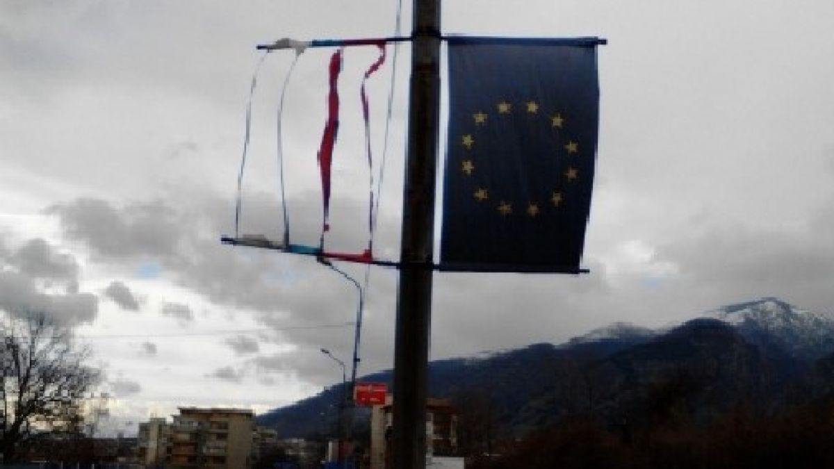 Ето ги знамената в града на Левски!