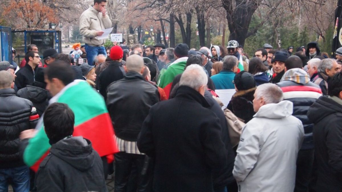 Обрат и в Пловдив: Полицията повече от протестиращите