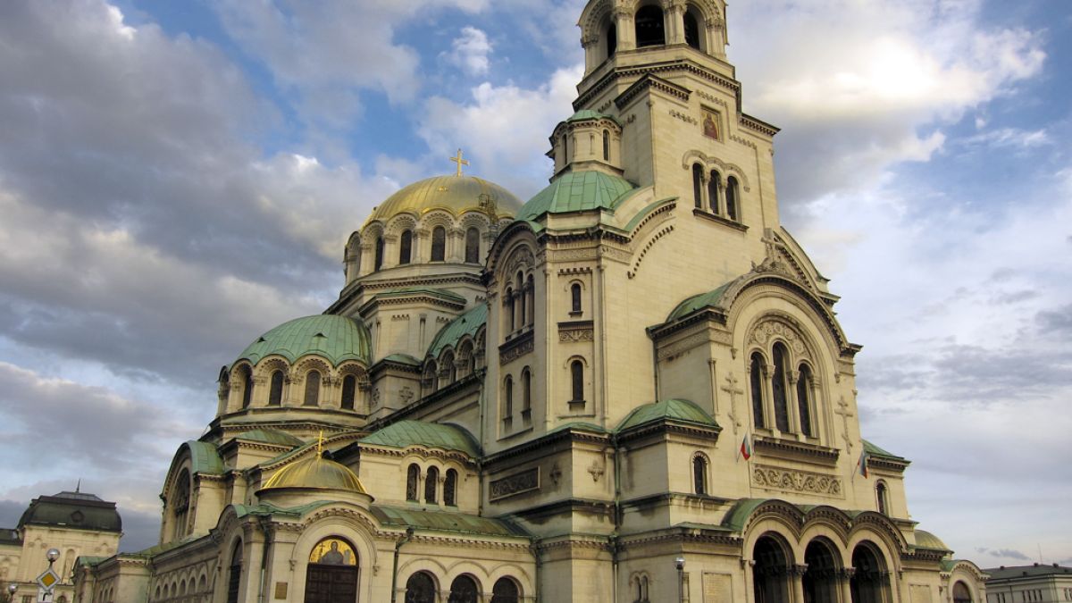 НСО пази поповете със скенери срещу ножове и пищови