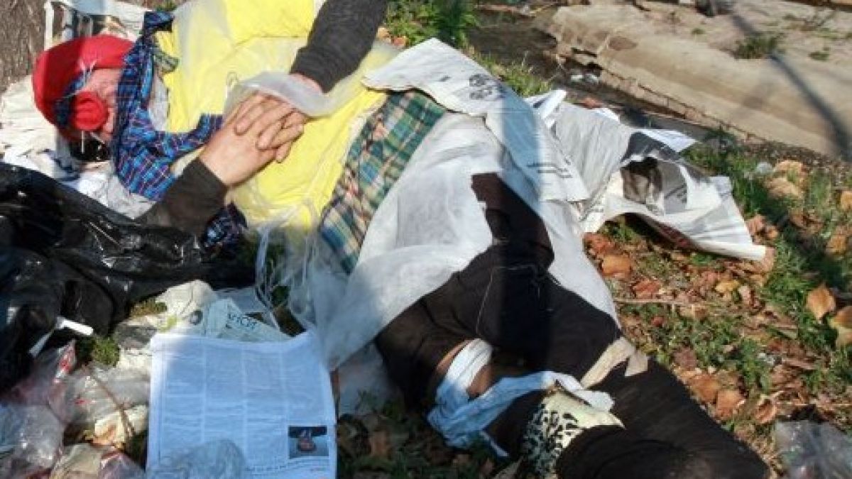 Клошари си гостували по “стаите” на пламнало бомбоубежище
