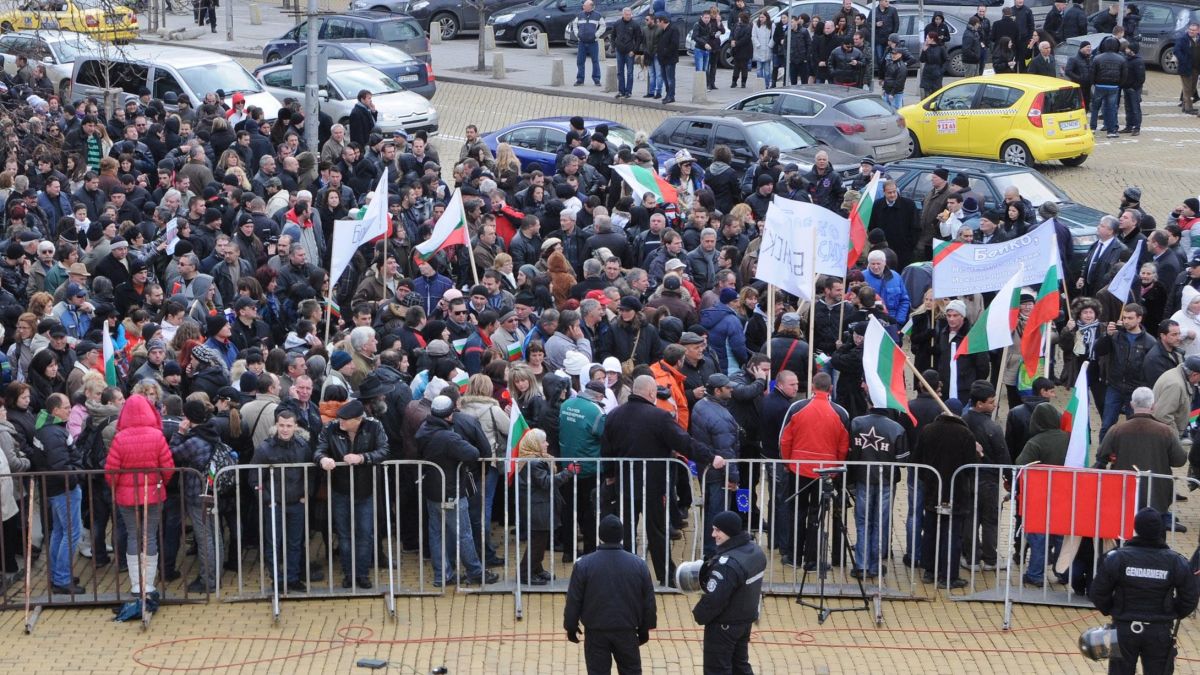 Ограничават движението в центъра заради протестите