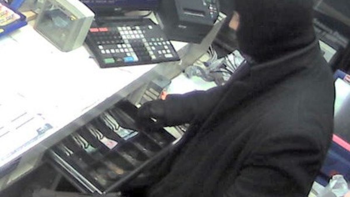 Магазинер изби пистолет от ръката на маскирано пишлеме във Волуяк