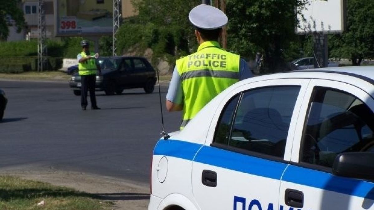 Психар разиграва ченгета в нощна гонка