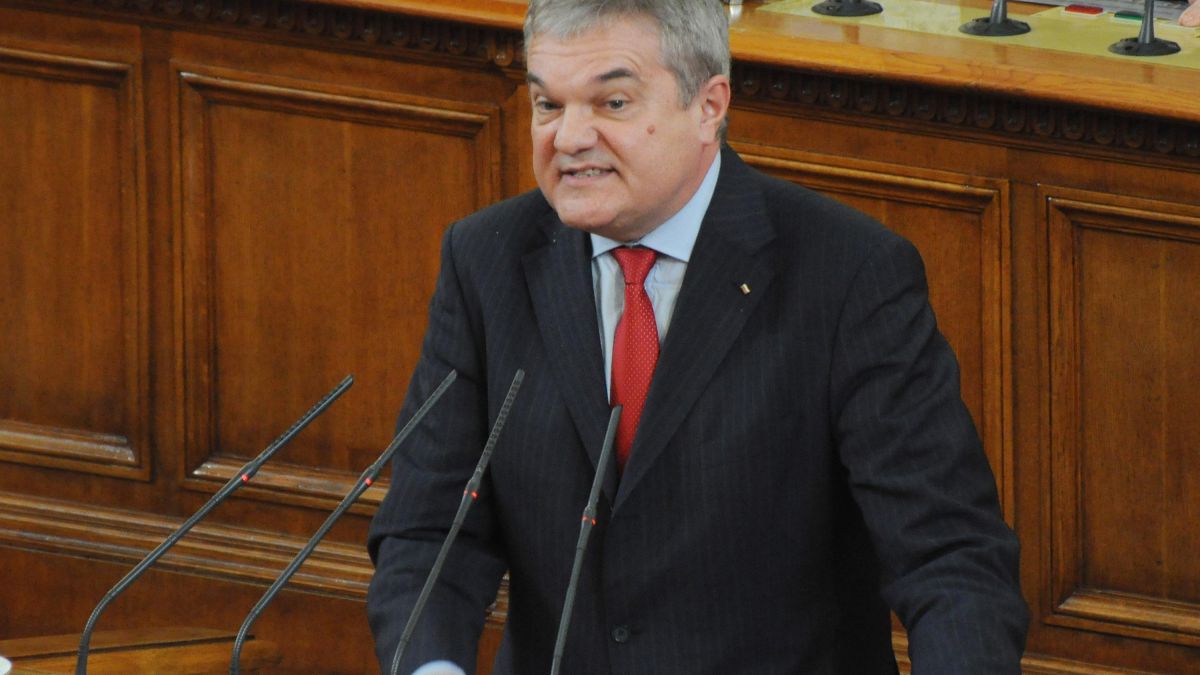 Румен Петков получил сигнал за масово унищожаване на документи