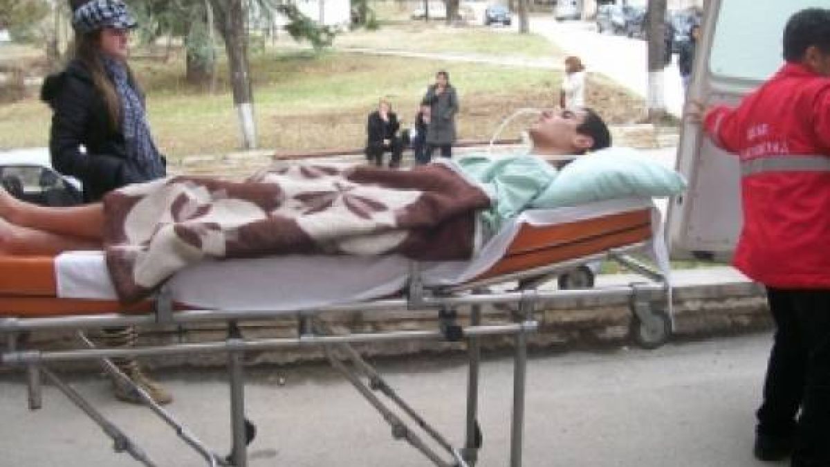 Момче, пило течност за чистачки, иска прошка от приемната си майка
