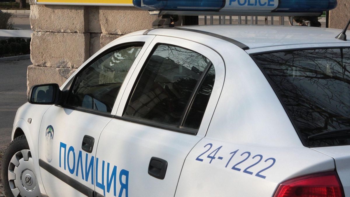Полицаи били и арестували мъж, тичащ за здраве
