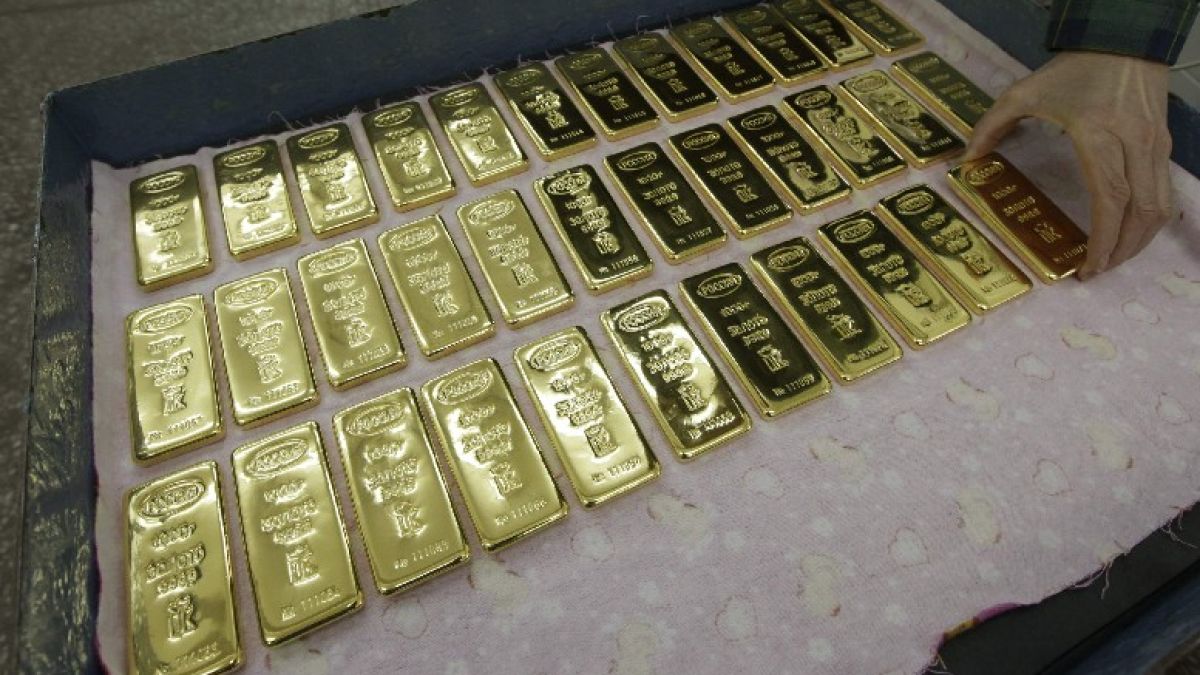 Контрабанда: Маскираха тон злато като тоалетни чинии 