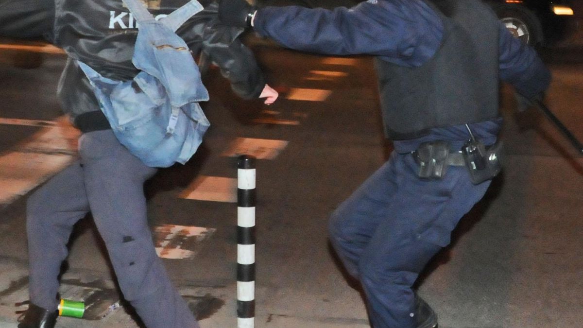 24-ма с палки, боксове и ножове са арестувани в София до 20 часа