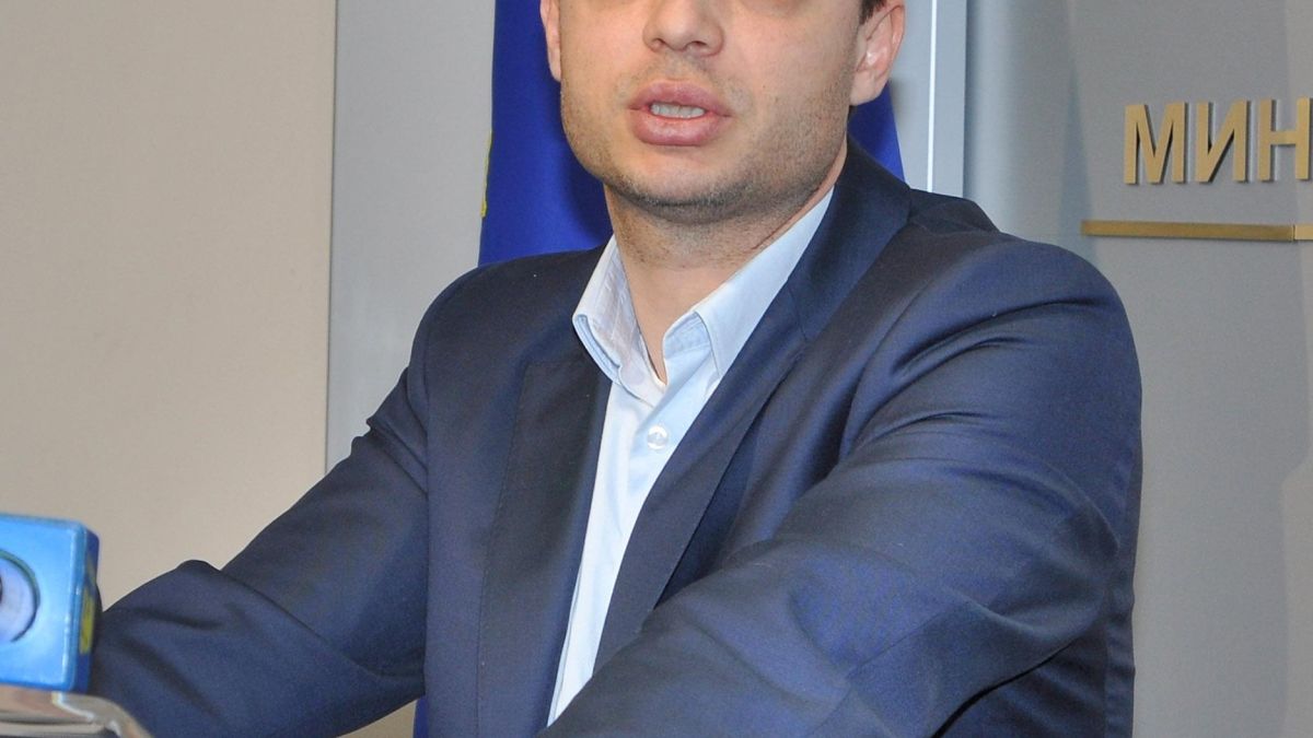 Делян Добрев предложи да няма зелена енергия в сметките за ток