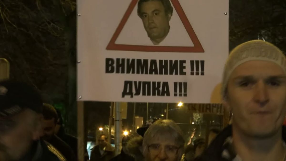 Мутри пребиха протестиращ във Варна! (ВИДЕО 16+) 
