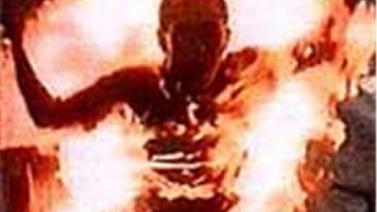 Селяни обвиниха мъж в черни магии, насякоха го на парчета и го изгориха 