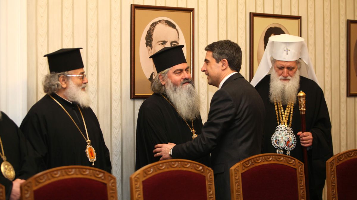 Плевнелиев разцелува дядо Неофит