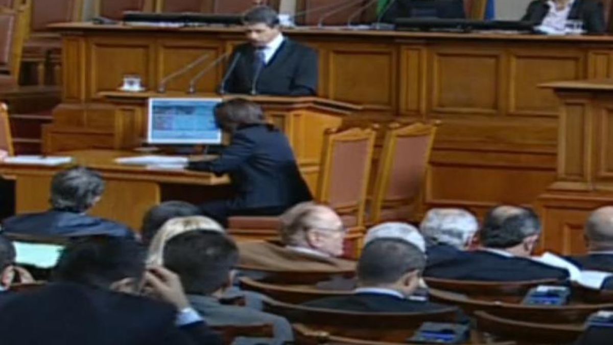 Чакат от Плевнелиев да посочи 19 май