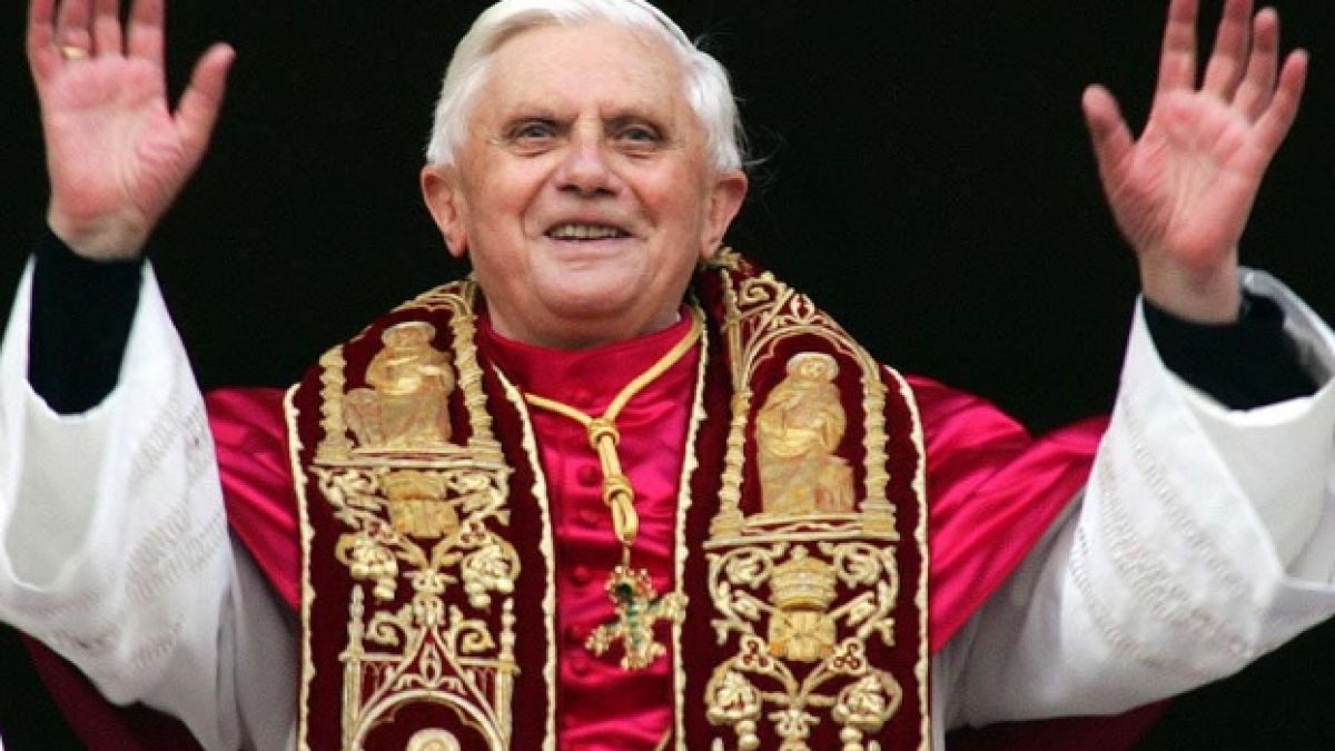 Бенедикт XVI остава почетен папа