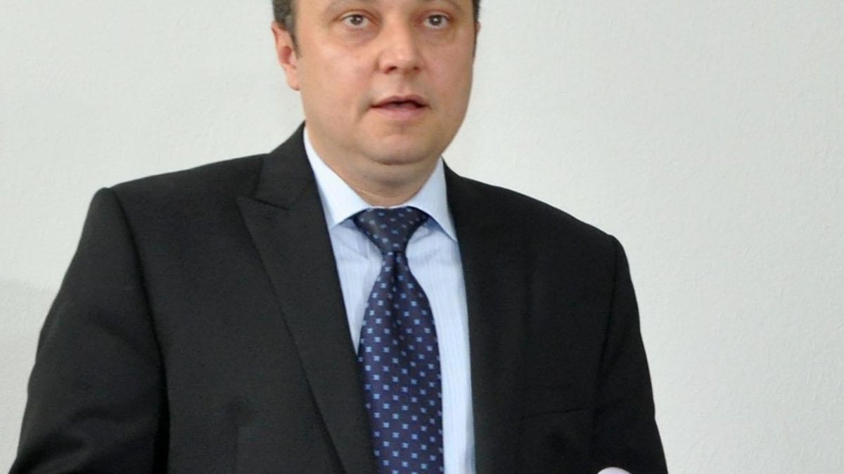 Яне Янев изригна: Какво прави Огнян Донев в кабинета на президента?