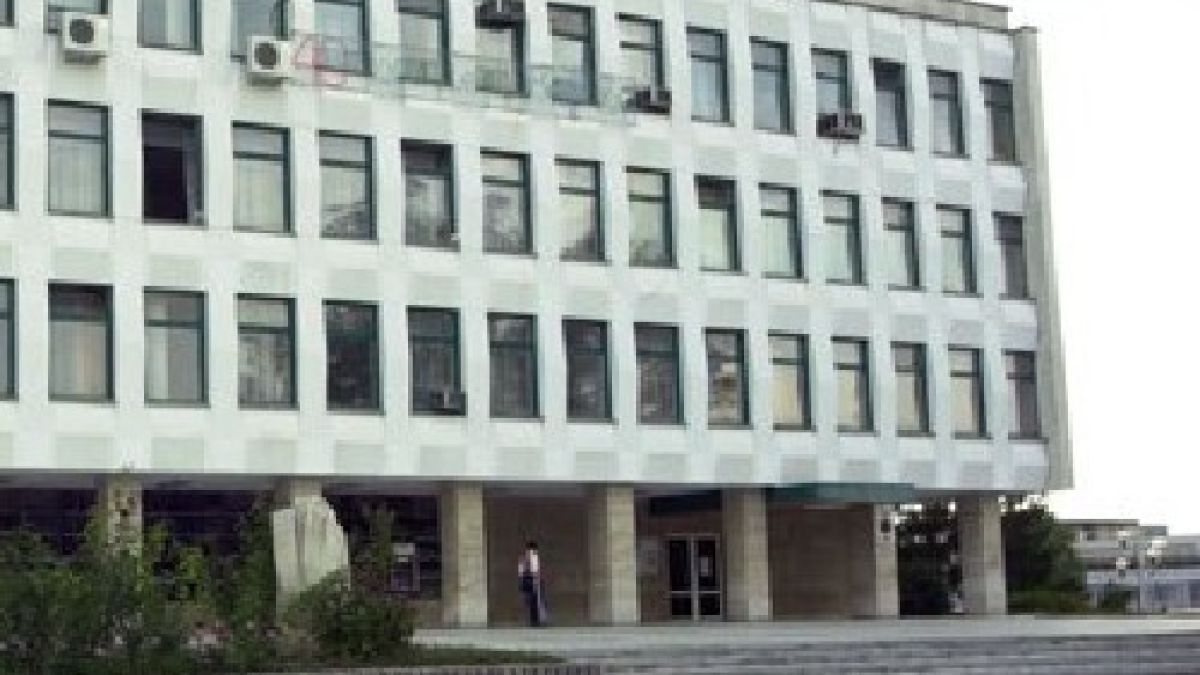 53-годишният мъж, който се самозапали, остава в критично състоянието