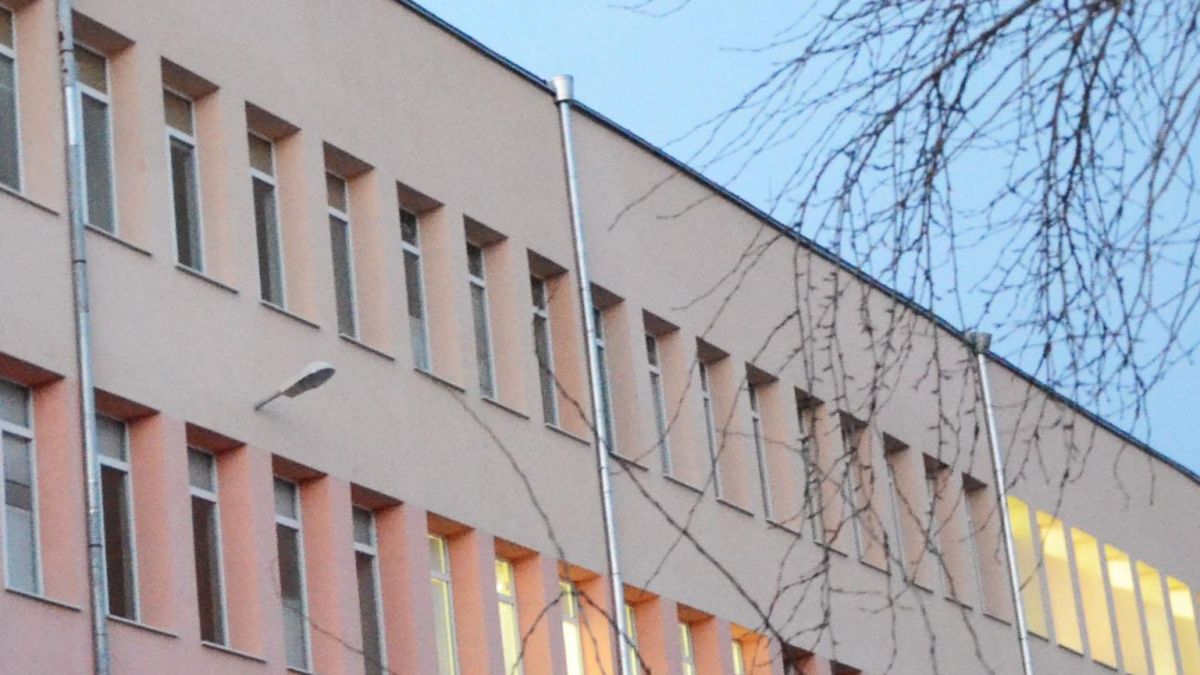 Хванаха двама петокласници, бъзикали училище със сигнал за бомба