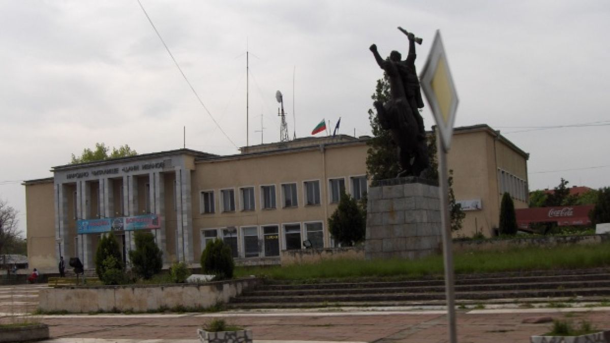 Разпродават Борован заради дългове 
