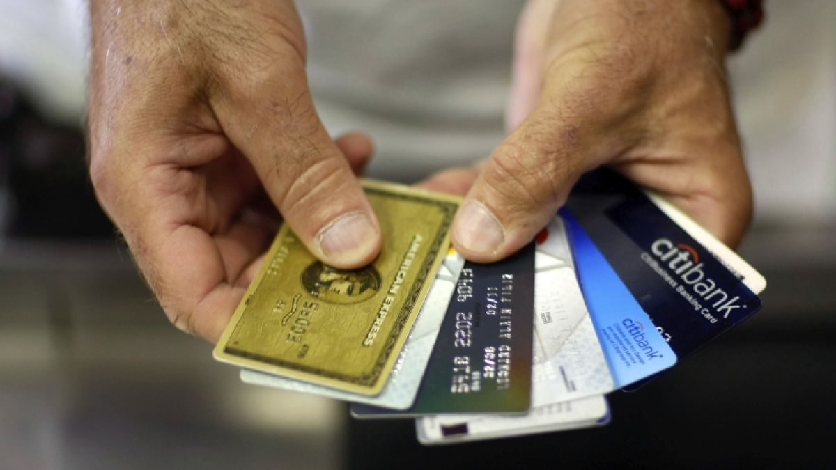 В Интернет продават чужди кредитни карти за 8$