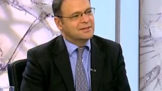 Юлиан Попов с горещ коментар за буса на "Леки", с който докараха ваксините