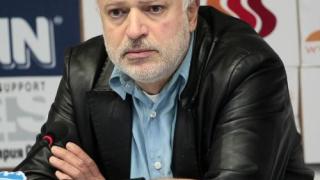 Служебният министър, загубил баща си неотдавна, просълзи с думи за него