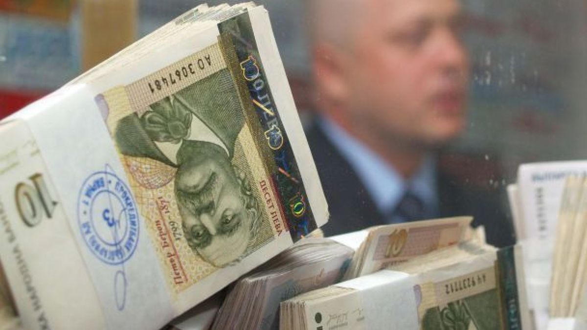 Близо 100 хил. българи смениха пенсионните фондове през 2012 г.