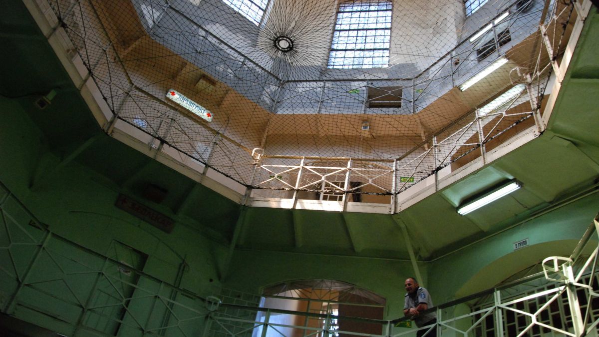 Бивш затворник: Кракът на Златистия мирише на изгнила плът, от кръста нагоре е атлет, надолу – пълен инвалид