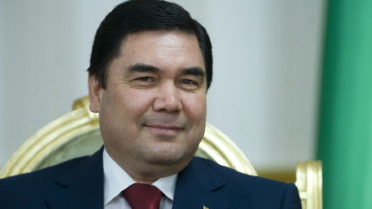Президент дарява всички жени в държавата с по 14 долара за 8 март