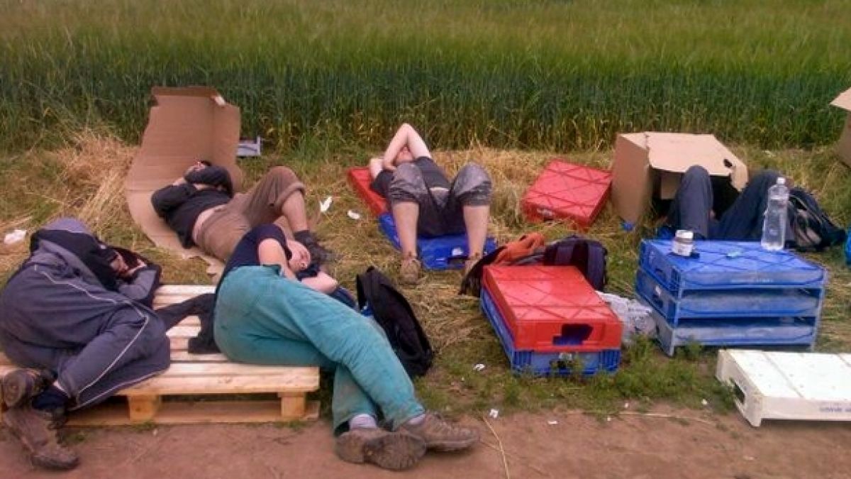 Дейли Мейл: Българи и румънци вече заграбиха 175 000 работни места  