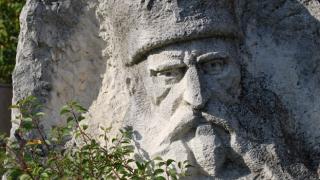 Откриват барелеф на последния знаменосец на Самарското знаме