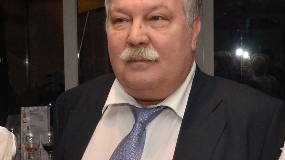 Късмет: Единият куршум минал само на 4 см от гръбнака на гарда на Брендо