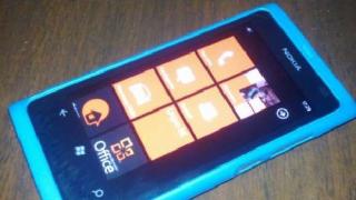 Nokia пуска противоводен смартфон Lumia