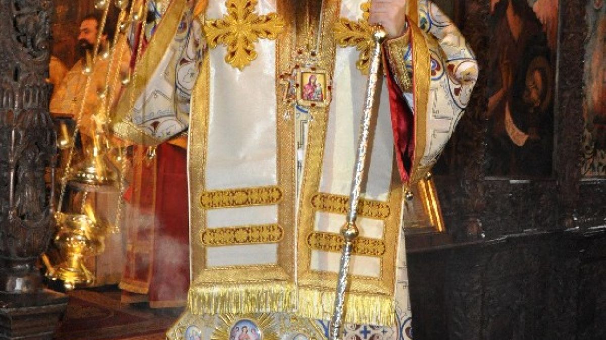 Митрополит Николай вози огъня за Великден