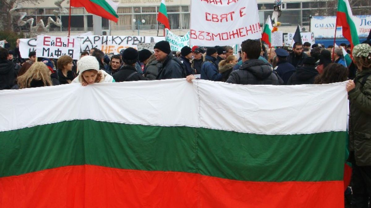 Протестиращите крият до последно мястото на сбирката си в Пловдив  