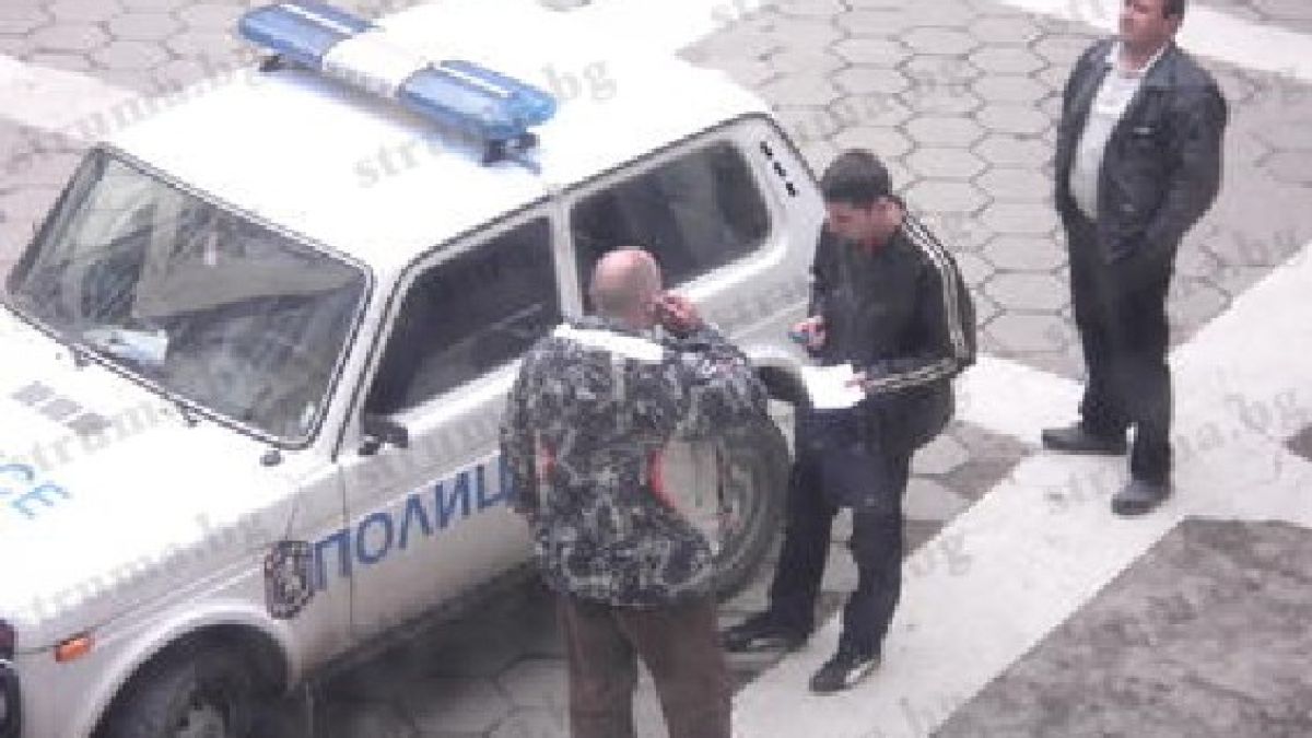 Роднини на покосен от инфаркт биха шеф на болница