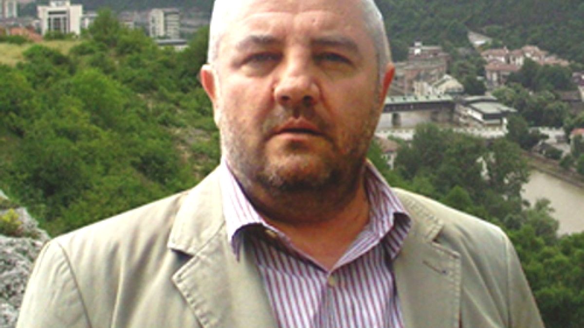 Баща на две деца зове Ловеч на бунт 