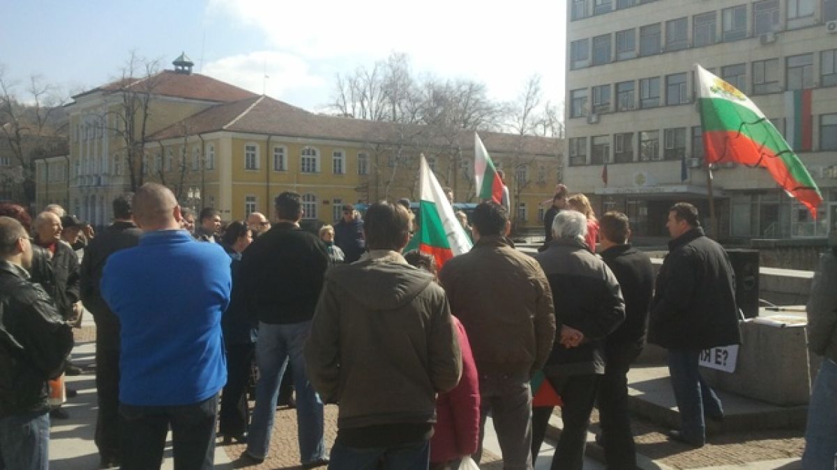 Тайна среща в Габрово събра 35 организации на протестиращите