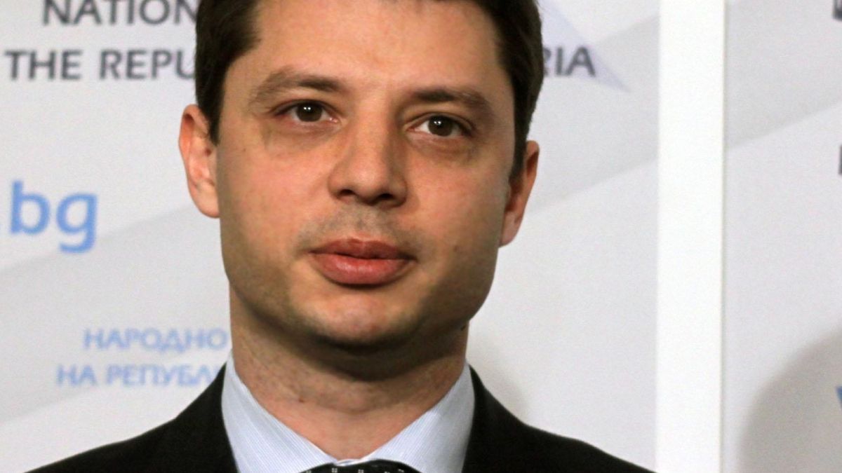 Делян Добрев пое вината за ДКЕВР