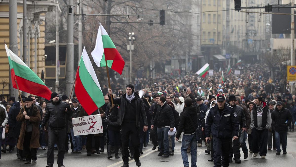 Масови протести и днес 
