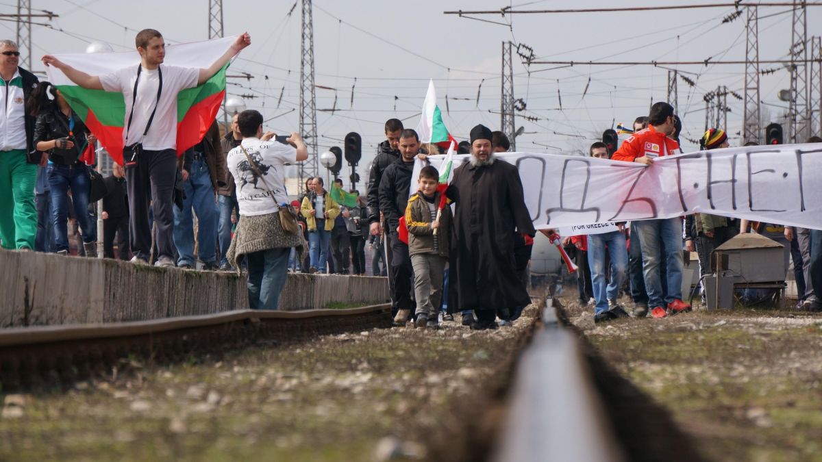 Протестиращите на Централна гара спряха пътнически влак