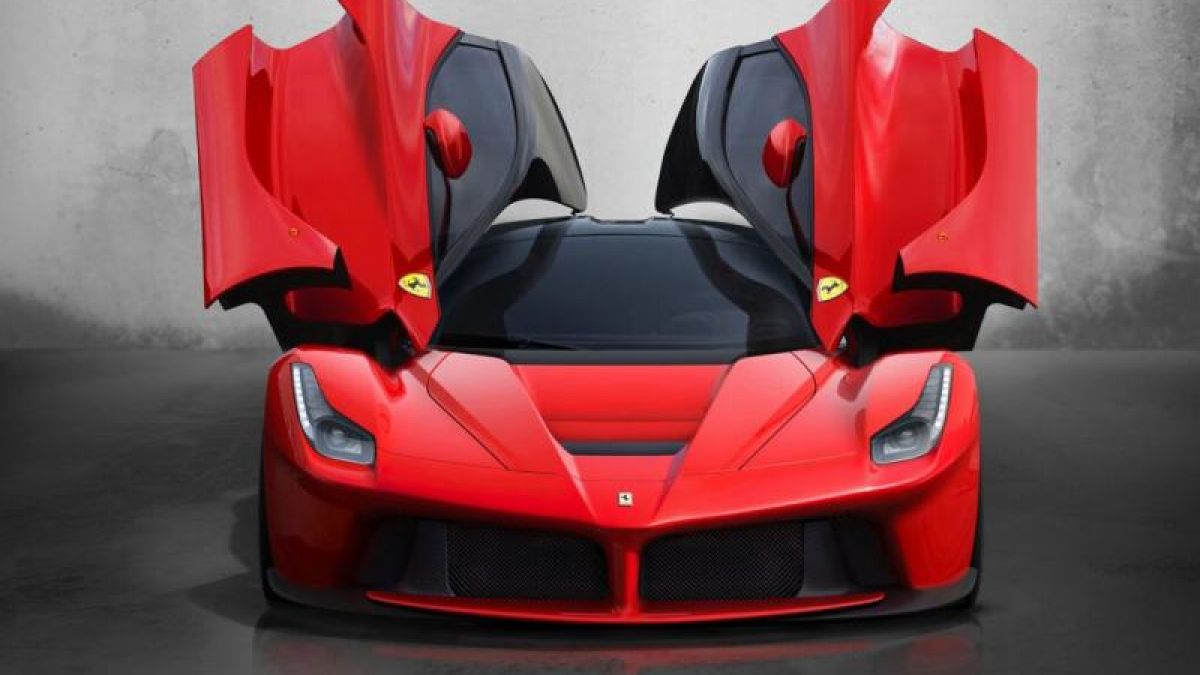 Над 1000 богаташи на опашка за Ferrari F150