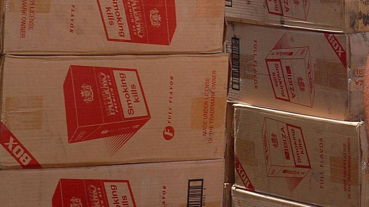 Митничари изровиха 580 кутии цигари от кофа за боклук