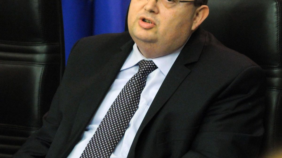 Главният прокурор обвини Кокинов за назначаването на Петьо Петров