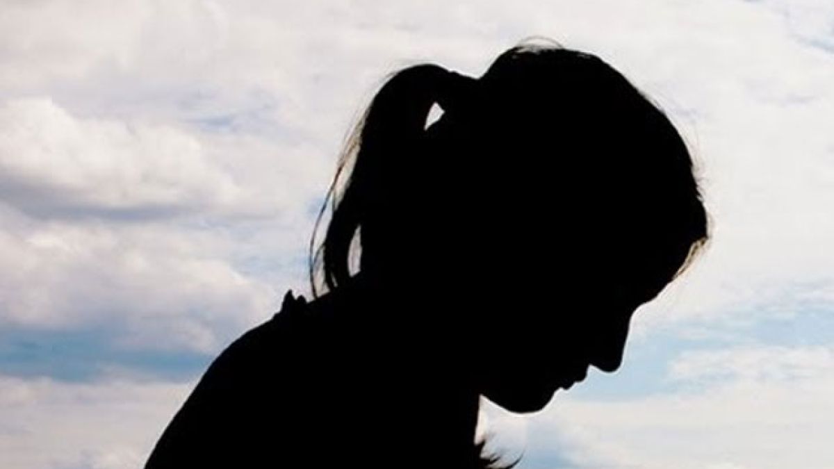 Тийнейджър изнасилил 15-годишна с опрян в гърлото нож 