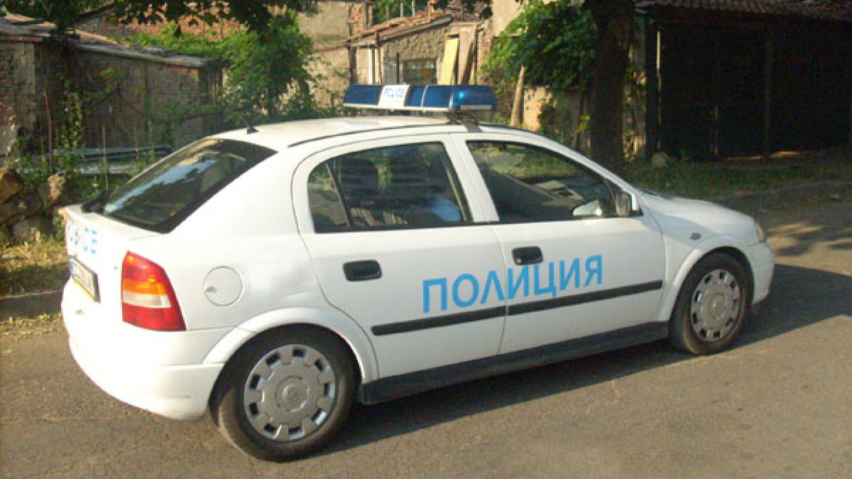 Луда наръга майка си до смърт в шията