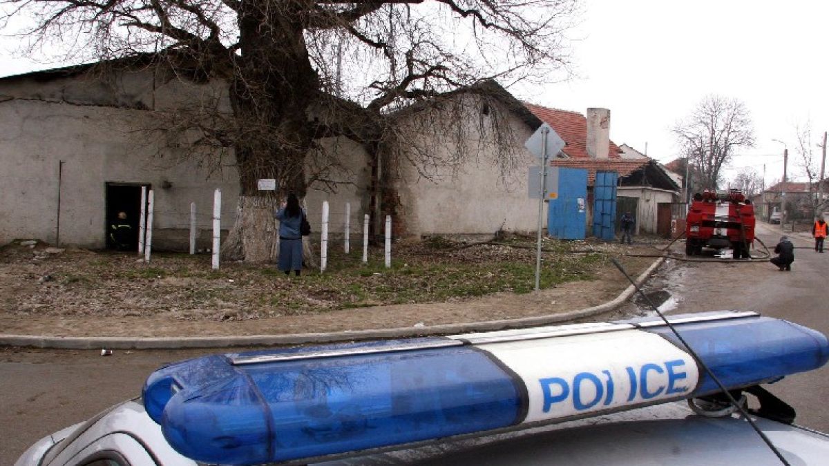 Роми в униформи спират с европари набезите на свои  