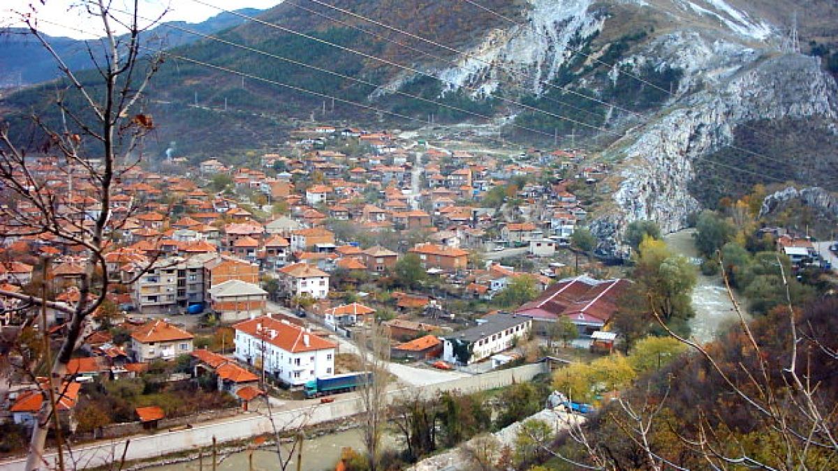 Буря отнесе покрива на училището в Кричим