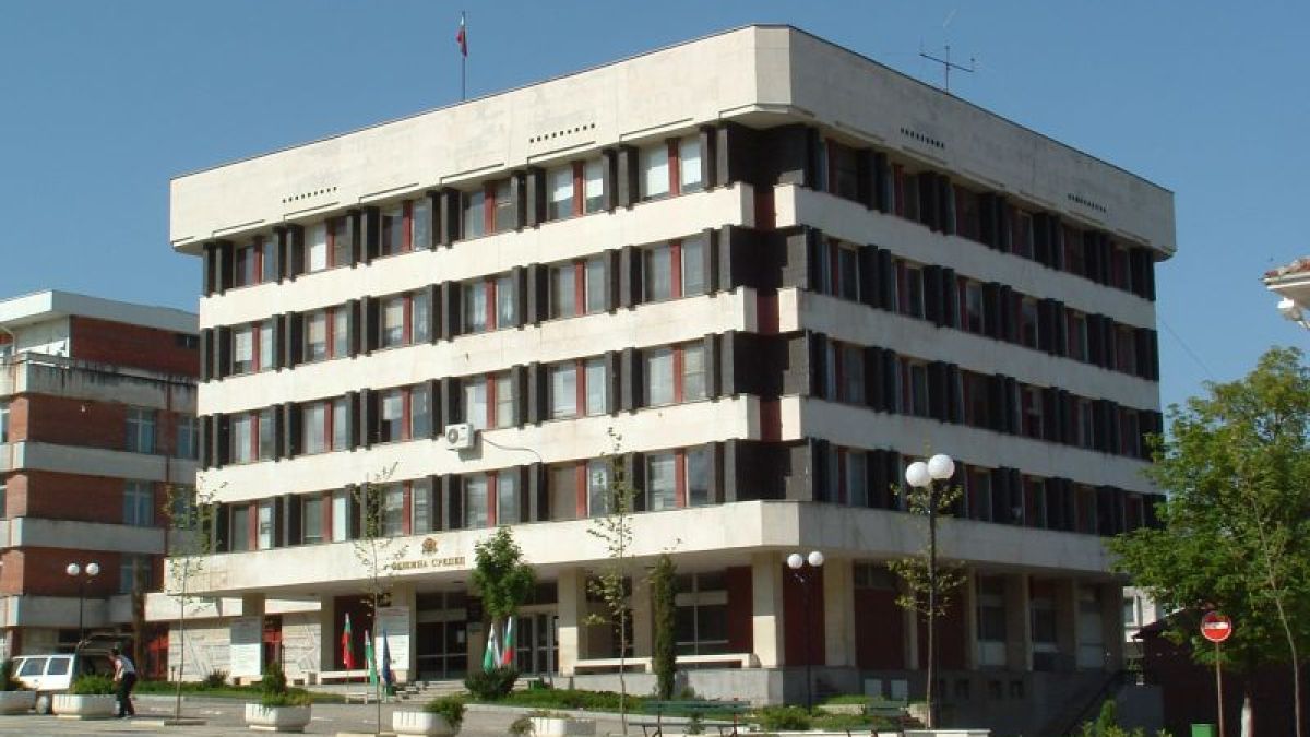 Протестиращи превзеха на абордаж общината в Средец